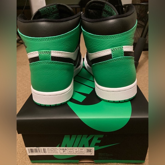 Jordan 1 Retro High OG - Lucky Green - Picture 7 of 9